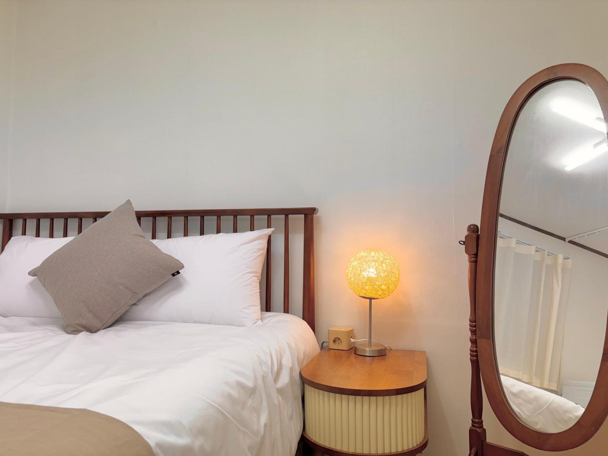 Bbo Stay, #airportbus #subway Line2 #sillimstation #uptoguests #3rooms4beds Apartment