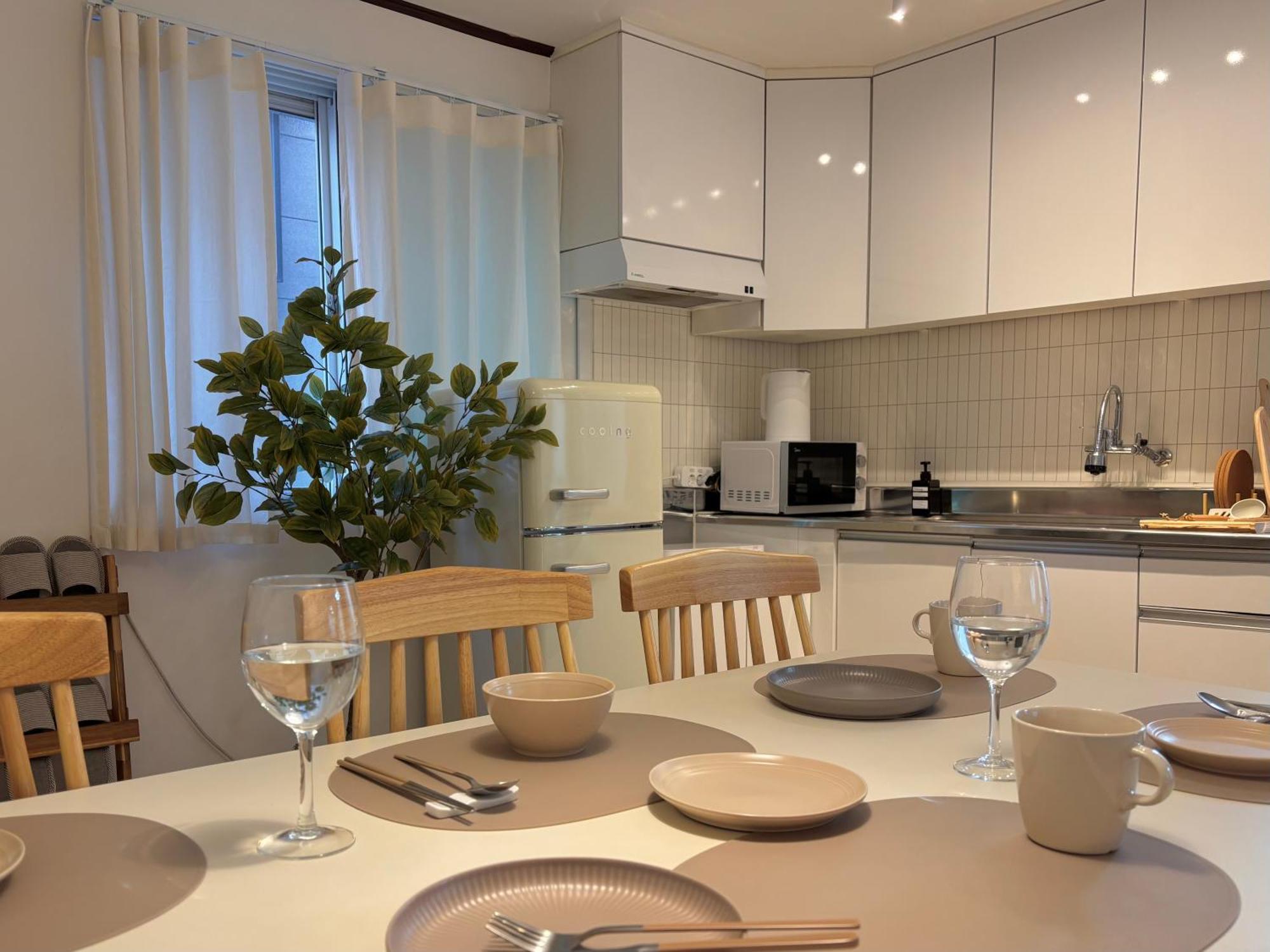 Bbo Stay, #airportbus #subway Line2 #sillimstation #uptoguests #3rooms4beds Apartment *