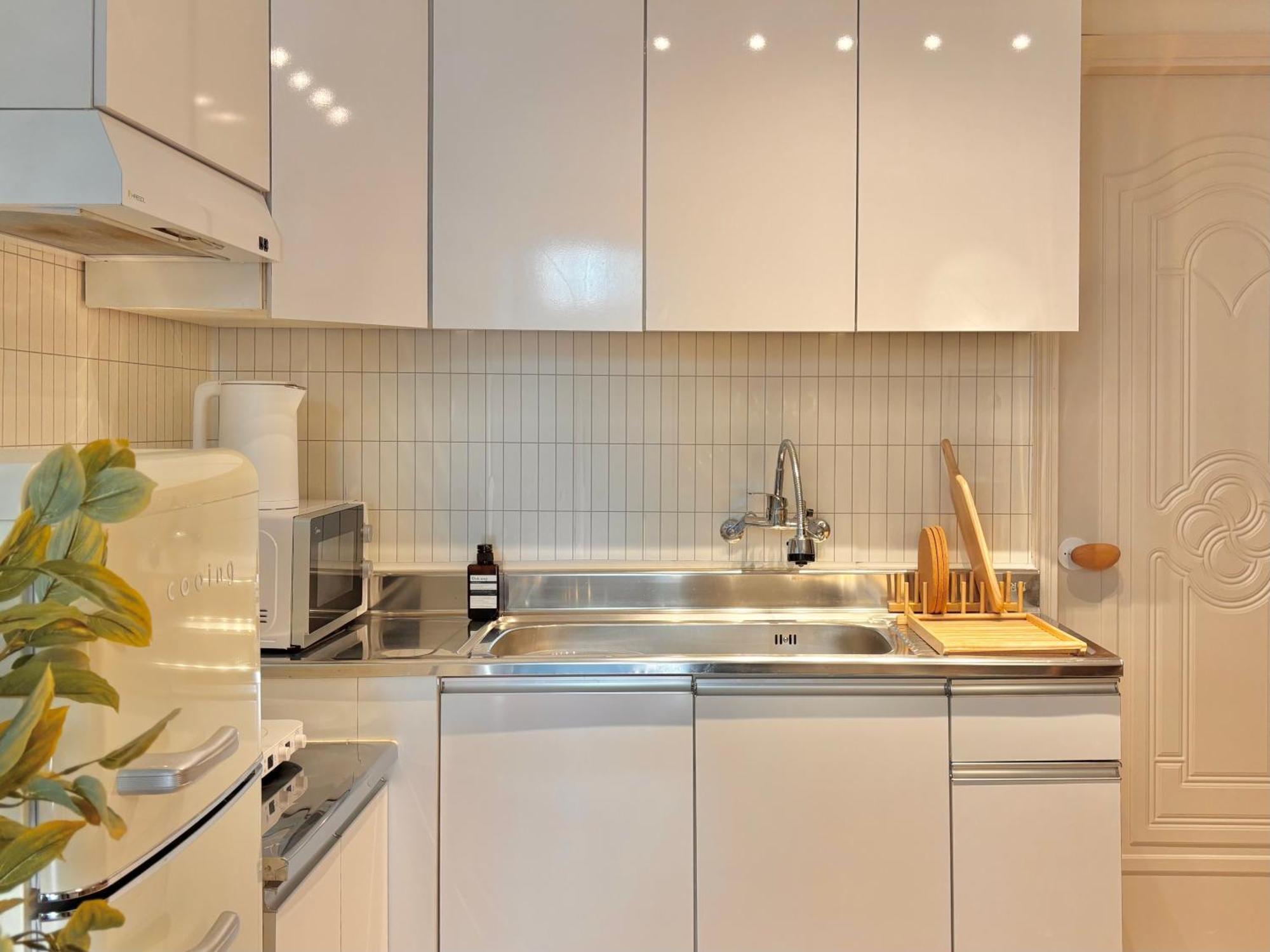 Apartment Bbo Stay, #airportbus #subway Line2 #sillimstation #uptoguests #3rooms4beds *
